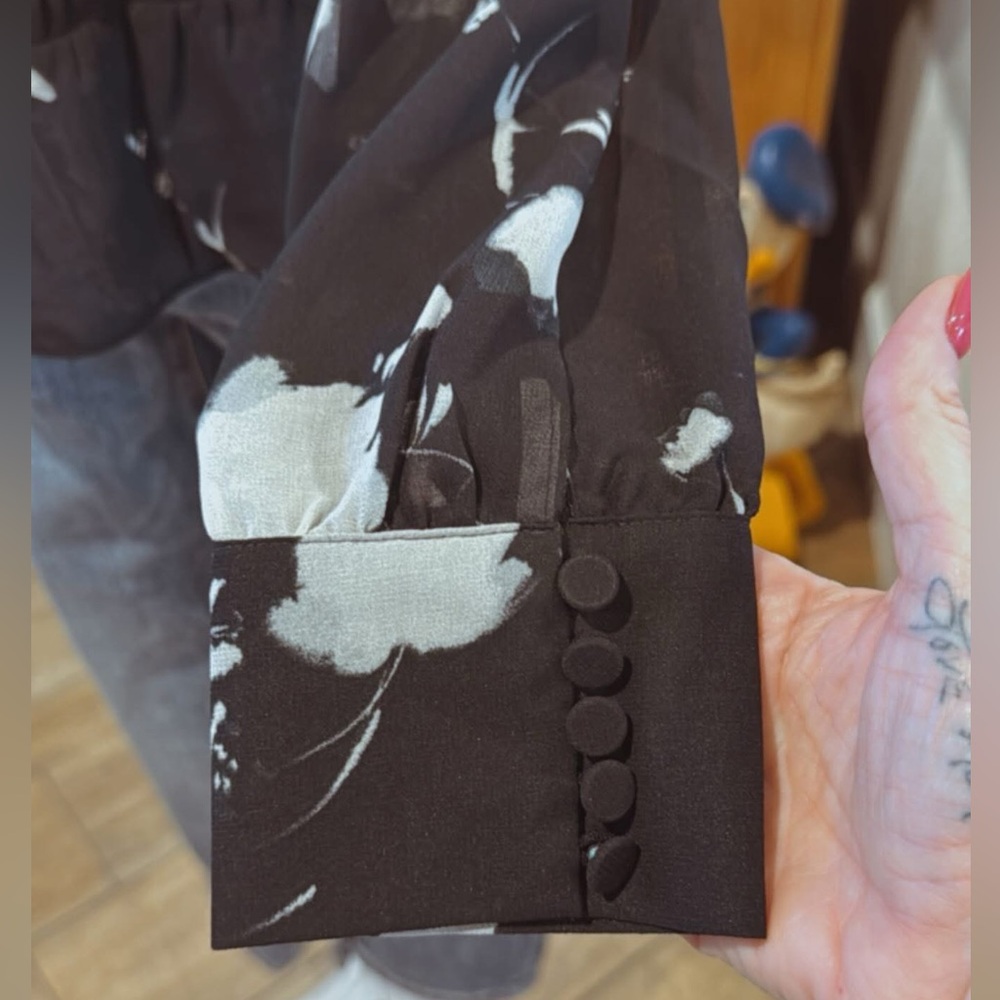 Cabi Silhouette Blouse - Picture 10 of 15